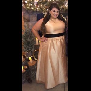 Alfred Sung gold formal gown sz 26